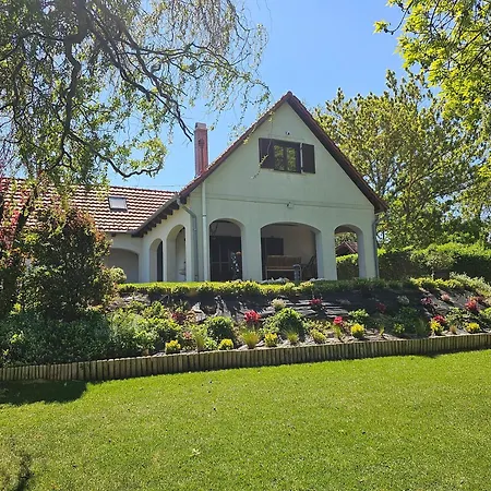 Waterside Villa *