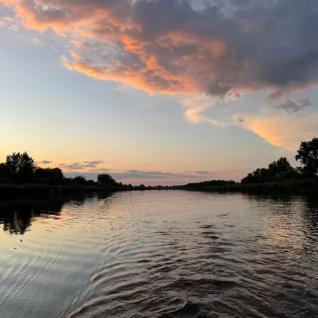 Waterside * Nagyrev